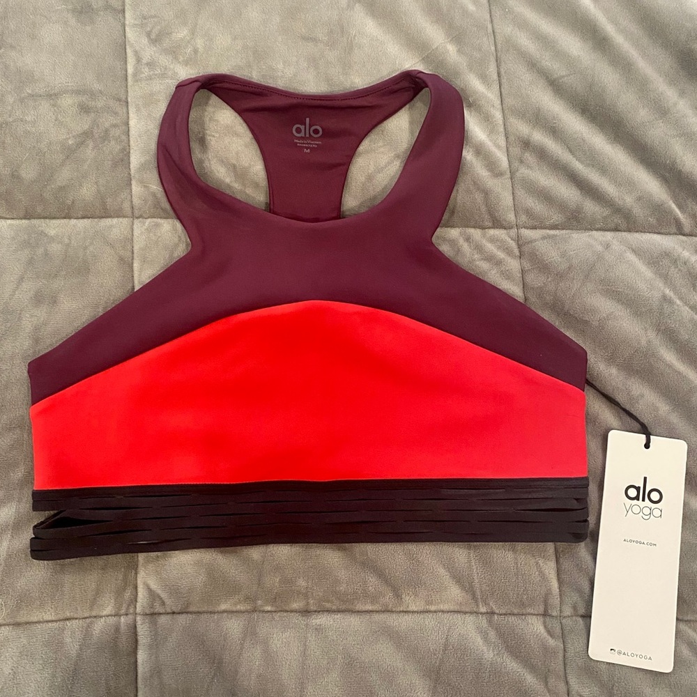 NEW with tags- Alo Yoga Endear Bra